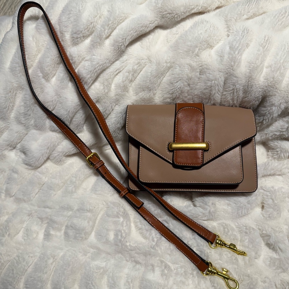 Chic Tan Leather Crossbody Bag